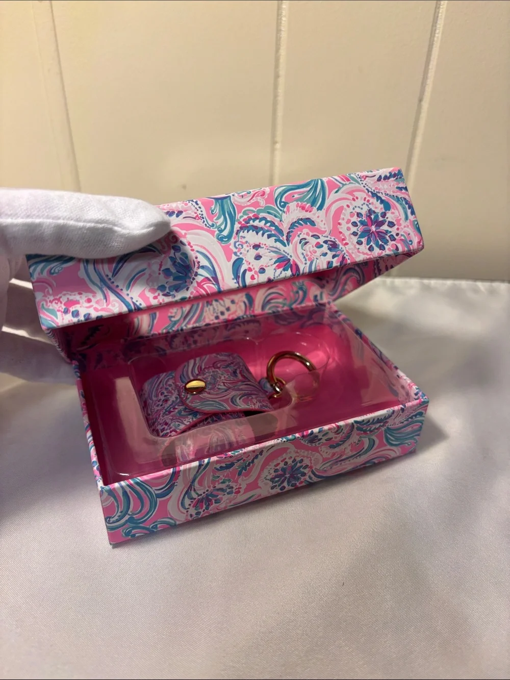 NIB/NWT Lilly Pulitzer AirPods 1&2 Keychain Case - Don’t Be Jelly DISCONTINUED!